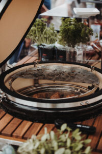 regelmässige Reinigung des Kamado Grill