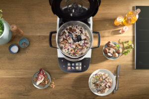 Bosch Cookit in Aktion während einer Vorführung im Küchenhaus Arnstadt